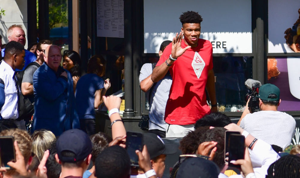 西甲：巴萨4-1大胜瓦伦西亚（西甲：巴萨4-1轻取瓦伦西亚）