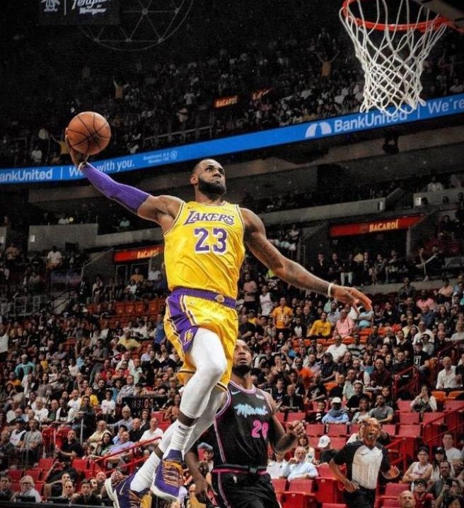 弗里克西甲场均积分2.36，执教50+场主帅中仅次于瓜帅和穆帅（弗里克西甲场均2.36分，50+场主帅中仅逊瓜帅与穆帅）