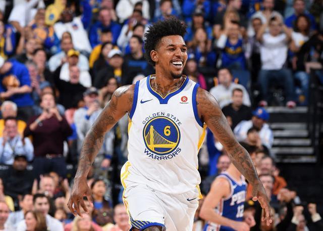 马卡：维尼修斯和皇马续约谈判远未达成，期限与年薪上有分歧（马卡报：皇马与维尼修斯续约受阻，双方在合同年限与薪资上意见不一）