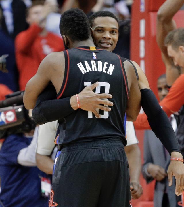 斯普利特：灰熊的双塔阵容不常见但很有威胁，我们得严阵以待（斯普利特：灰熊双塔罕见却具威胁，我们必须全力应对）