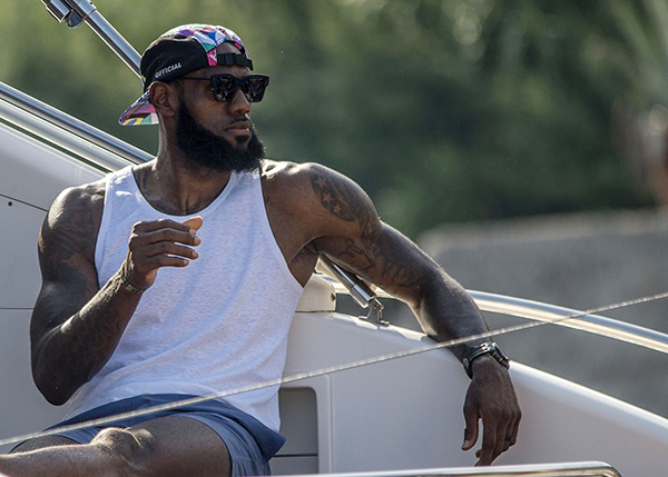 球队再一次完成大逆转（球队又一次上演绝地翻盘）