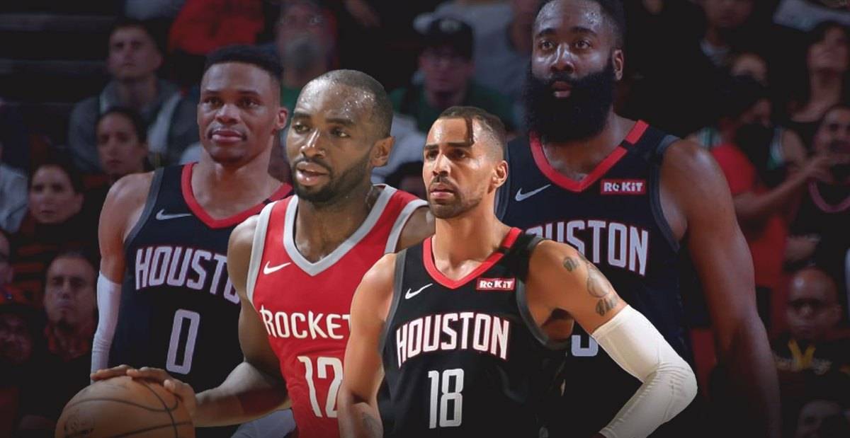 意大利队2026年球衣：蓝色底色外加树叶条纹，配以金色配饰（意大利队2026战袍：蓝色基调融入叶片纹理，辅以金色点缀）