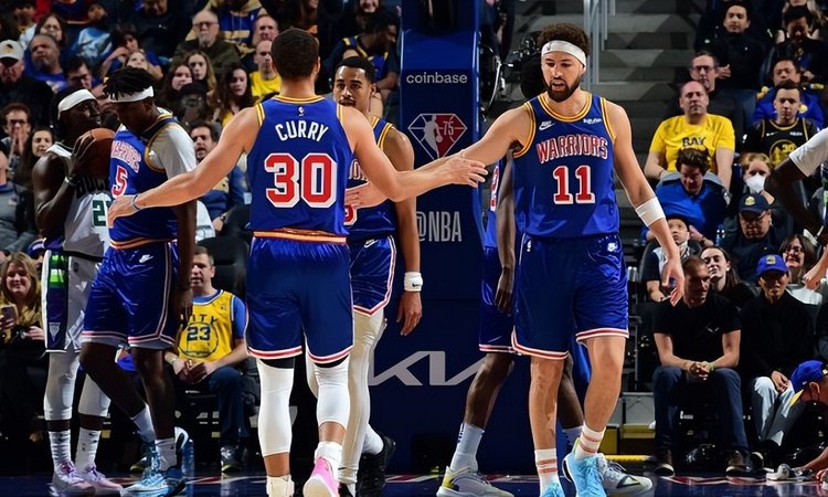 中央海岸水手vs奥克兰FC首发：西奥菲勒斯、罗杰森出战（中央海岸水手迎战奥克兰FC首发出炉：西奥菲勒斯、罗杰森先发登场）