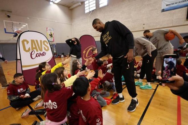 卡萨诺：米兰喜欢缩在中线后死守，就算侥幸进球也还是继续守（卡萨诺批评米兰摆大巴：退到中线后全场死守，进球也不主动进攻）