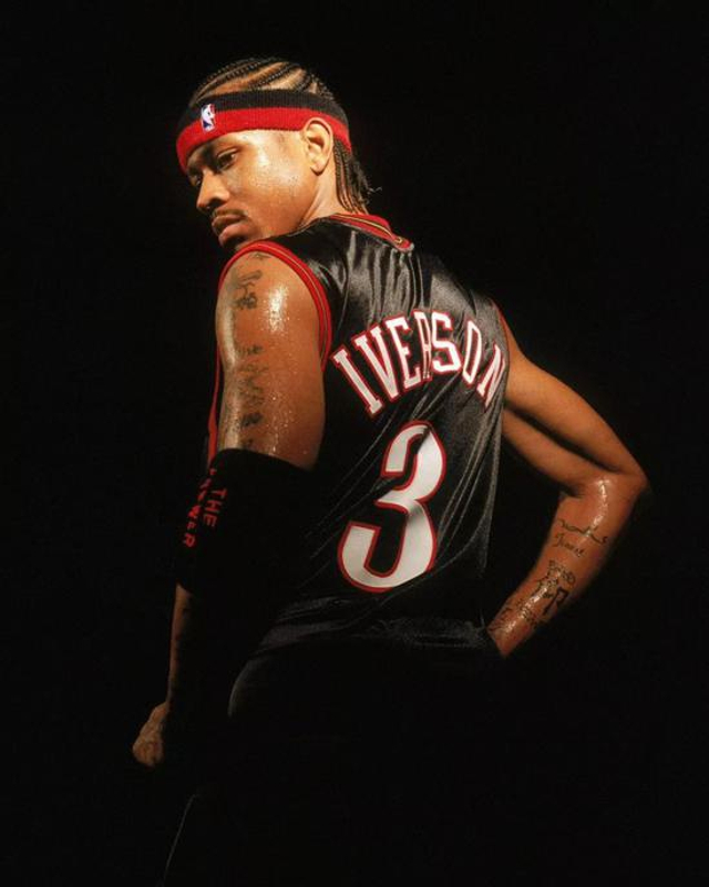 勇士新赛季名单敲定 库里领衔出战（勇士确定新季大名单 库里率队征战）