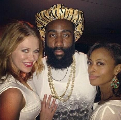 罗马诺：莱万从未考虑在1月离开巴萨，赛季结束后可能会离队（罗马诺：莱万无意一月离开巴萨，赛季末不排除离队）