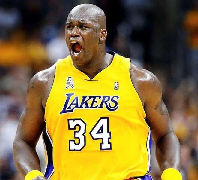 成都球迷怒喷自家球员：球迷和谁有仇你们就输谁，我们要不要脸？（成都球迷怒斥本队球员：遇到仇家就输？颜面何在？）